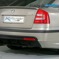 Difuzor zadního nárazníku černý desén s bočními spoilery pro lak 