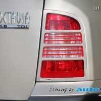 Rámeček zadních světel combi - pro lak 